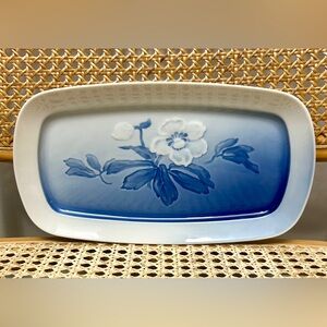Bing & Grondahl Denmark CHRISTMAS ROSE Sandwich Tray 11" x 6” / Blue & White